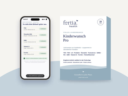 Testkit Kinderwunsch Pro neben einem Smartphone mit den Ergebnissen in der Fertia App