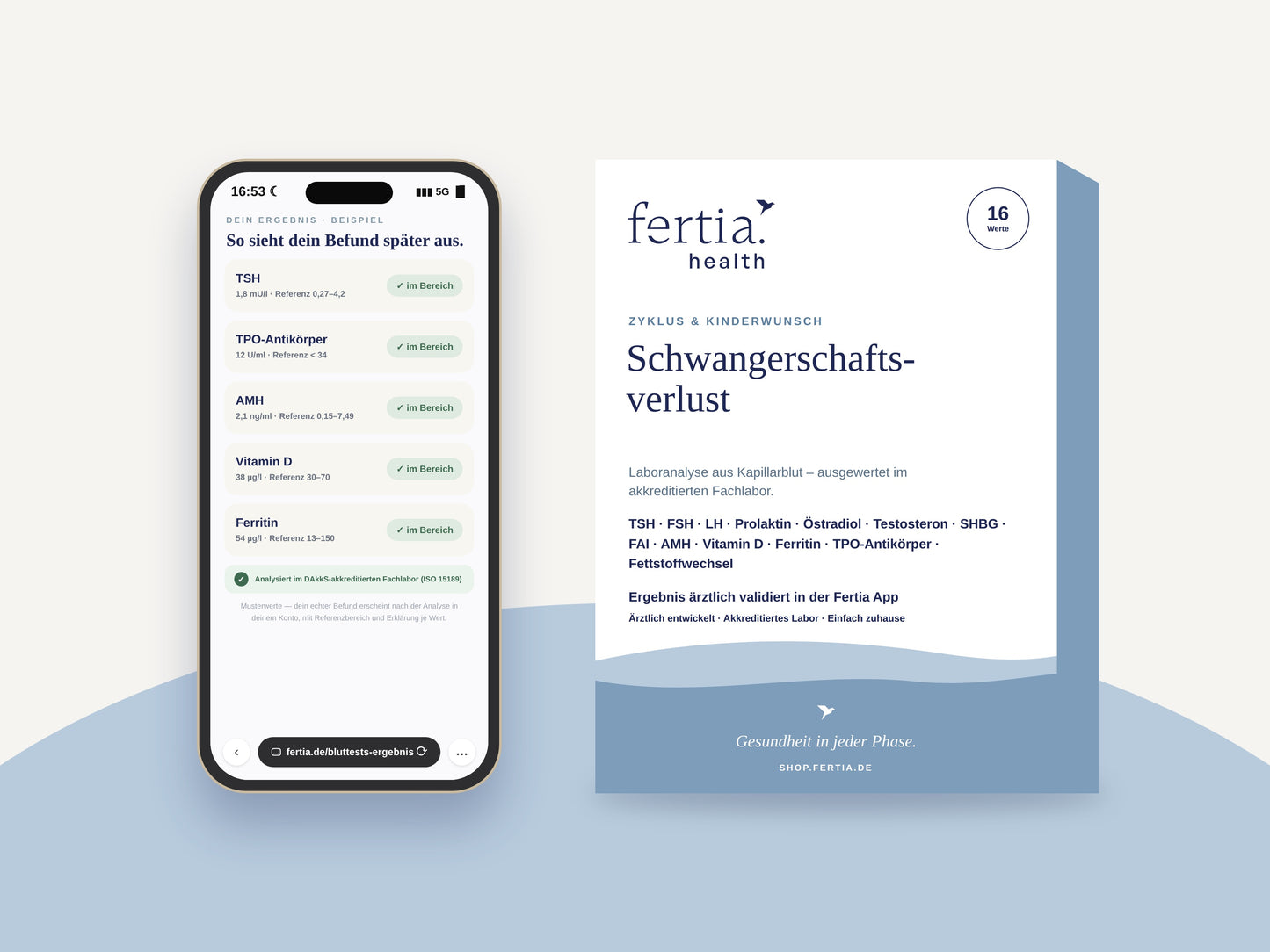 Testkit Schwangerschaftsverlust neben einem Smartphone mit den Ergebnissen in der Fertia App